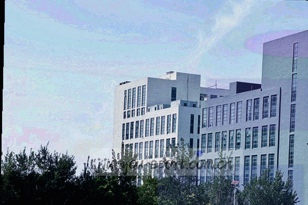 手机界面中的场馆筛选与容量标注示意图
